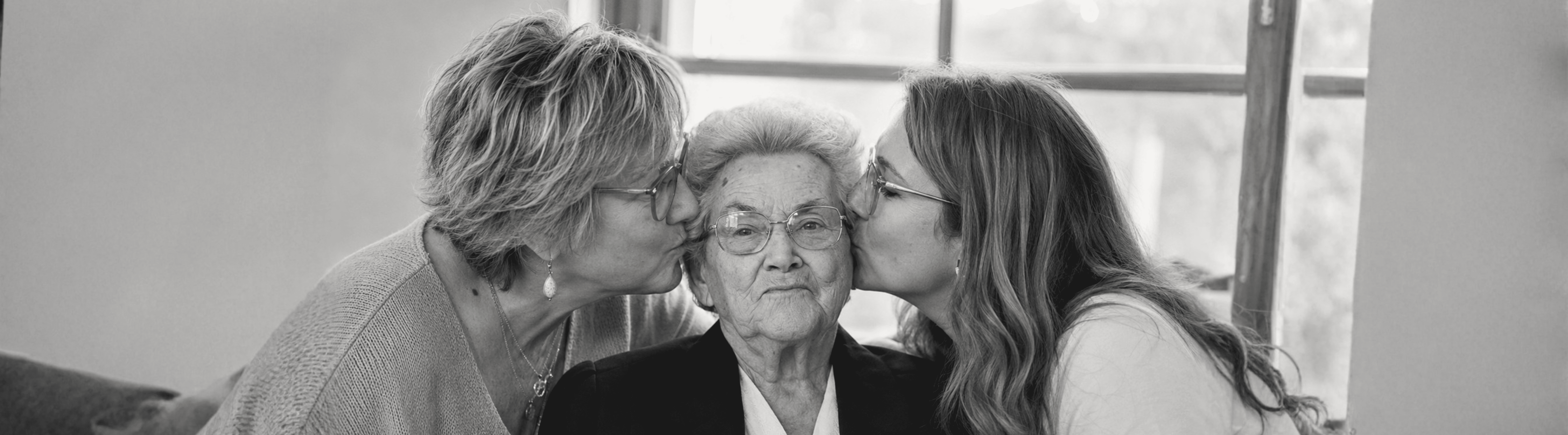 Lignée familiale explorée en hypnose transgénérationnelle - Trois générations de femmes, grand-mère, mère et fille